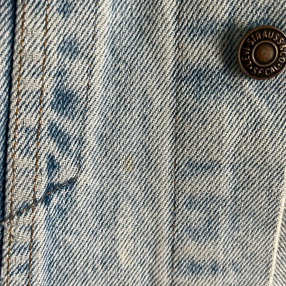 Vintage Levi’s Denim Jacket - Picture 5 of 5